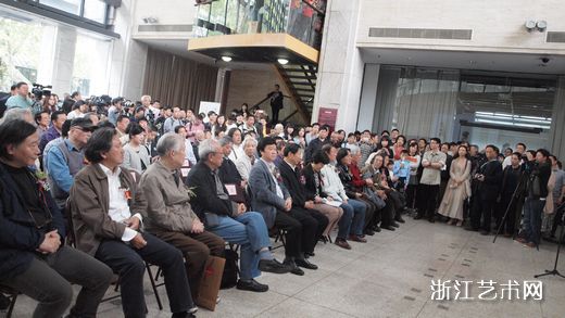 中国美术时时彩
举行花鸟画个人作品展