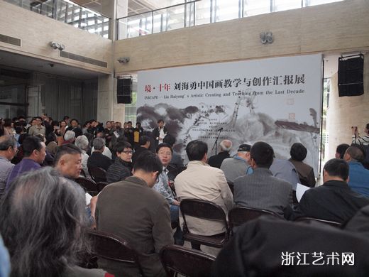 中国美术时时彩
举行花鸟画个人作品展